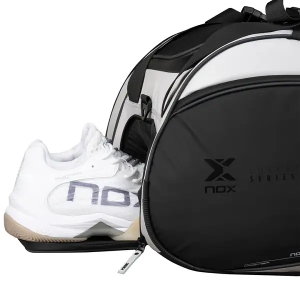⁦LUXURY MASTER SERIES BLACK/WHITE PADEL RACK BAG⁩ – תמונה ⁦4⁩