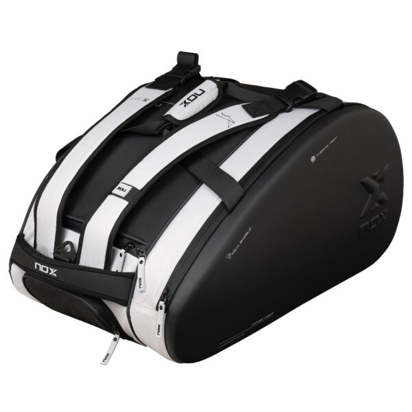 ⁦LUXURY MASTER SERIES BLACK/WHITE PADEL RACK BAG⁩ – תמונה ⁦7⁩
